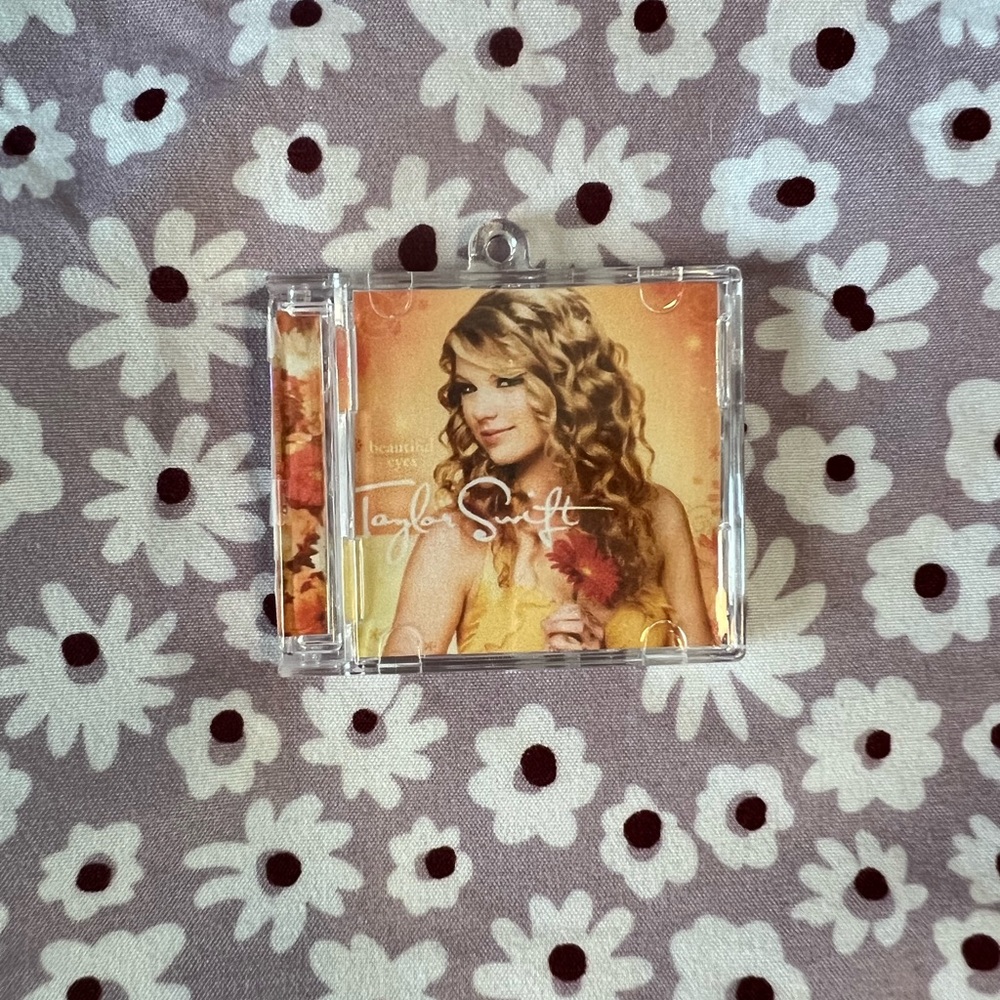 Taylor Swift Beautiful Eyes Mini CD Keychain 🧡